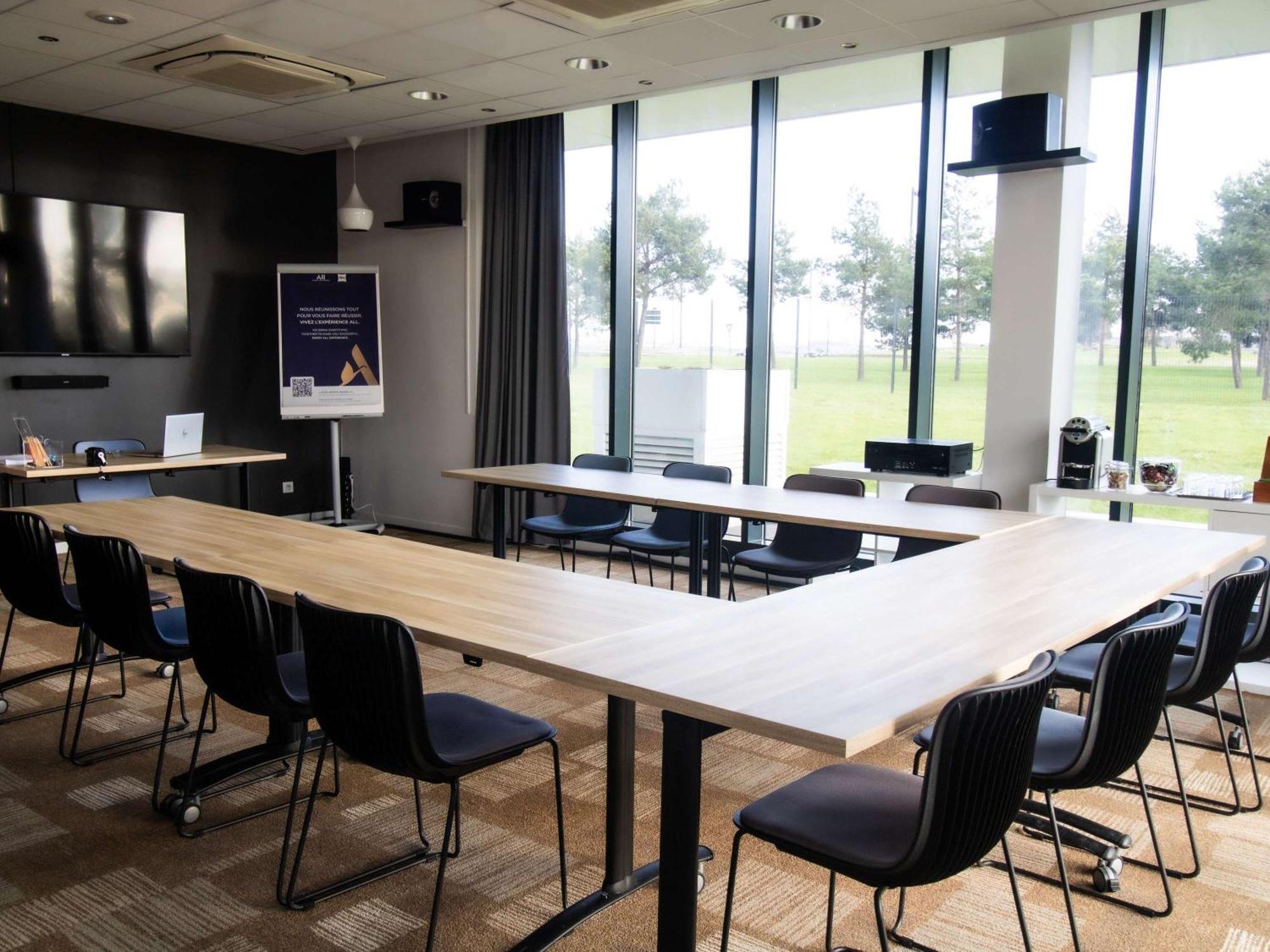 Ibis Le Bourget Hotel 3*