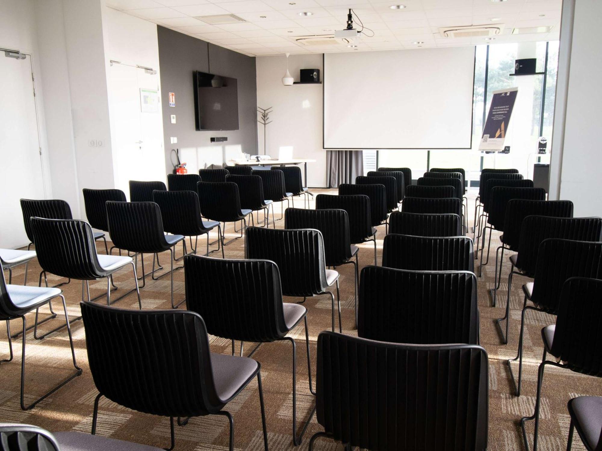 Ibis Le Bourget Hotel 3*